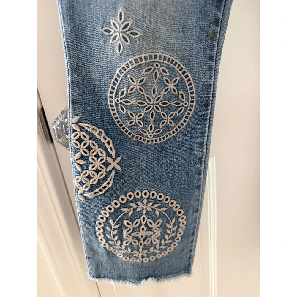Johnny Was Cropped Baby Boot Embroidered Jeans Blue 27 Stretch Boho Denim